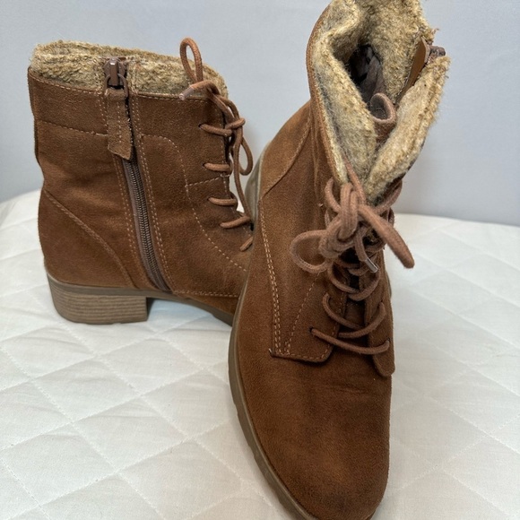 Mossimo Supply Co Womens Size 8 Ankle Winter Boots Suede Lace Up & Zipper Brown